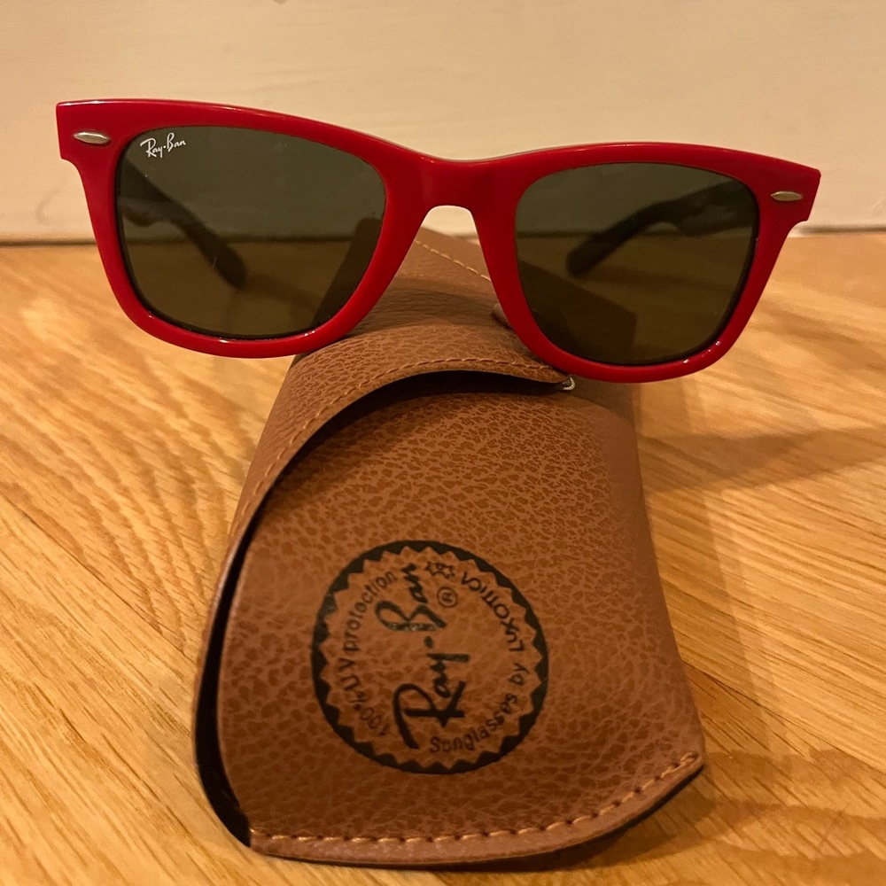Ray Ban Wayfarer Red Frame Black Lens